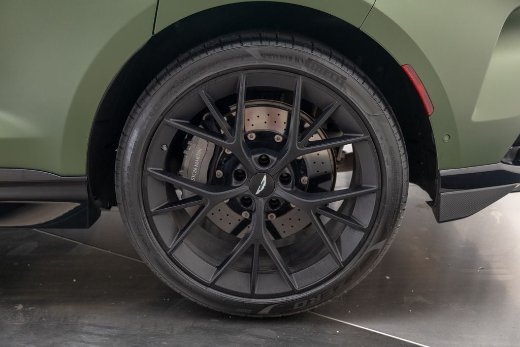 2025 Aston Martin DBX 707