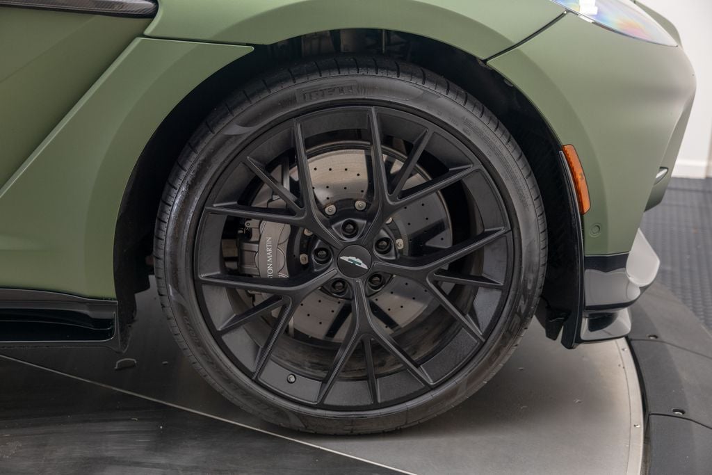 2025 Aston Martin DBX 707