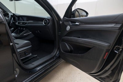 2023 Alfa Romeo Stelvio Quadrifoglio
