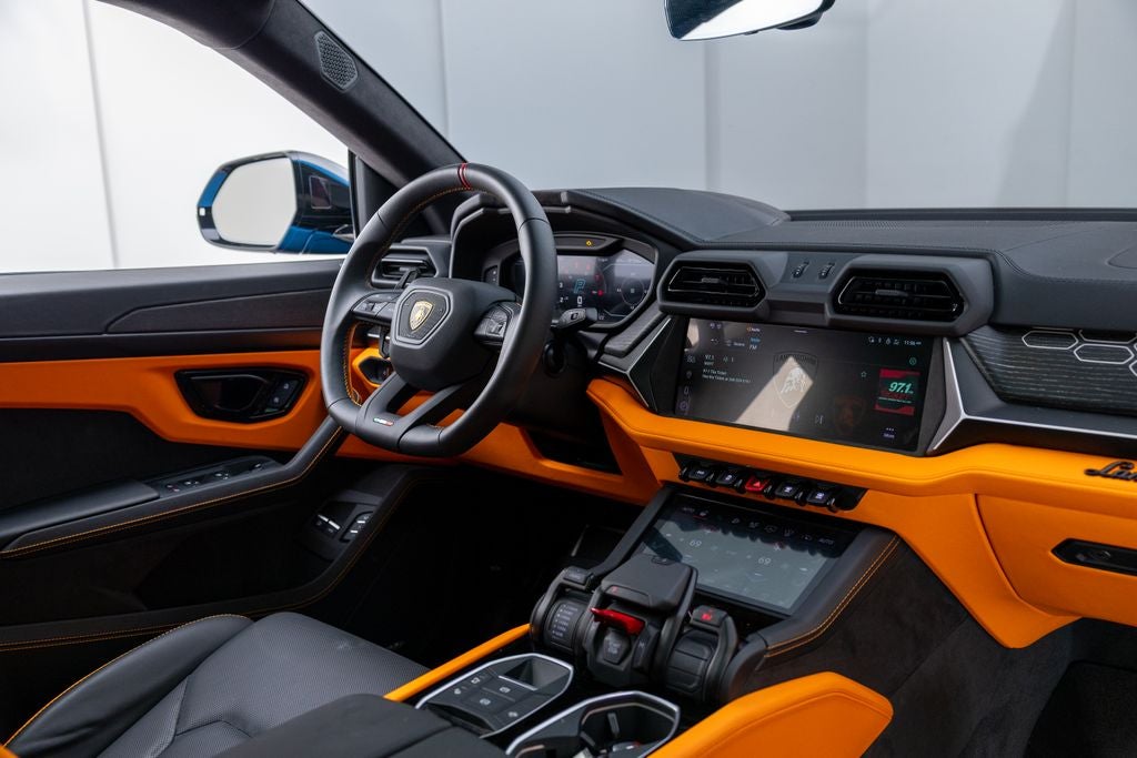 2025 Lamborghini Urus SE