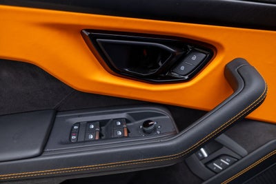 2025 Lamborghini Urus SE