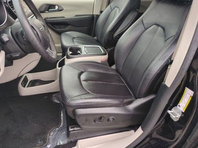 2024 Chrysler Pacifica Hybrid Select