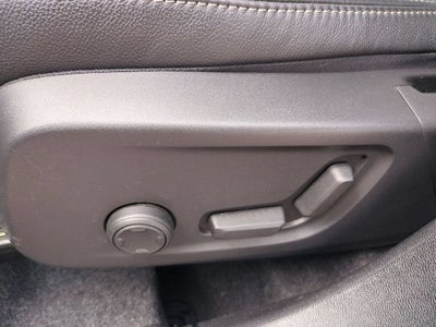2025 Volvo XC40 B5 Core