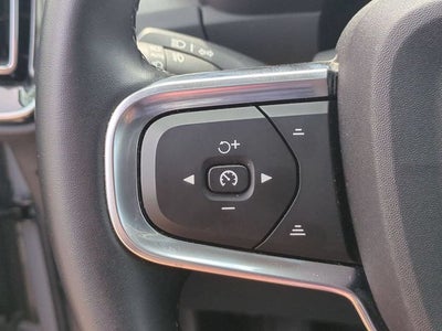 2025 Volvo XC40 B5 Core