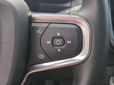 2025 Volvo XC40 B5 Core