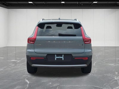 2025 Volvo XC40 B5 Core