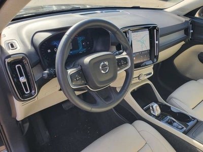 2023 Volvo XC40 B5 Plus Dark Theme