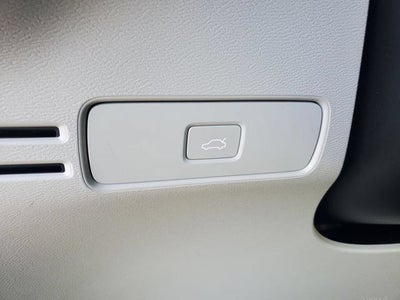 2023 Volvo XC40 B5 Plus Dark Theme