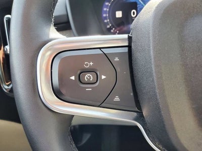 2023 Volvo XC40 B5 Plus Dark Theme