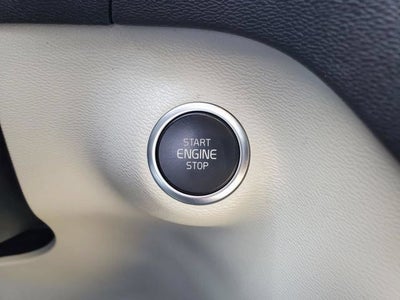 2023 Volvo XC40 B5 Plus Dark Theme