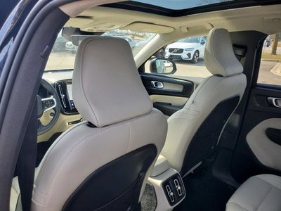 2023 Volvo XC40 B5 Plus Dark Theme