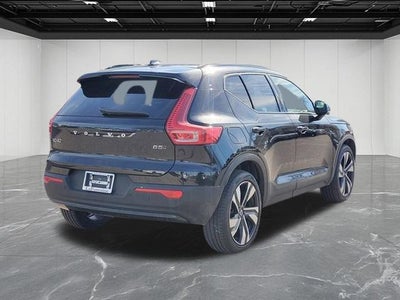 2023 Volvo XC40 B5 Plus Dark Theme