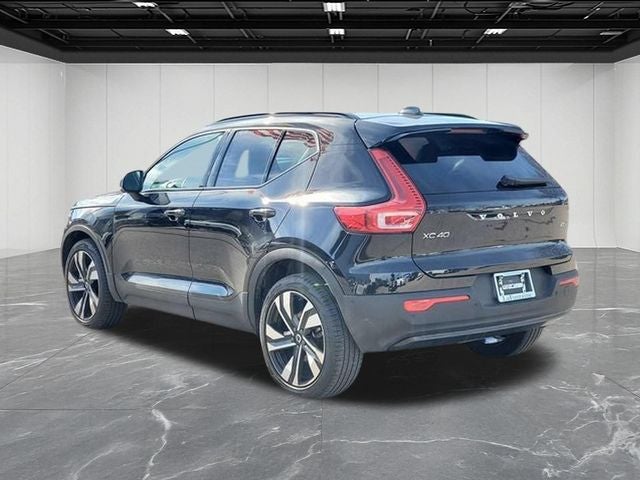 2023 Volvo XC40 B5 Plus Dark Theme