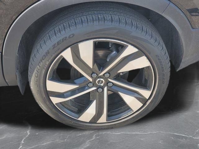 2023 Volvo XC40 B5 Plus Dark Theme
